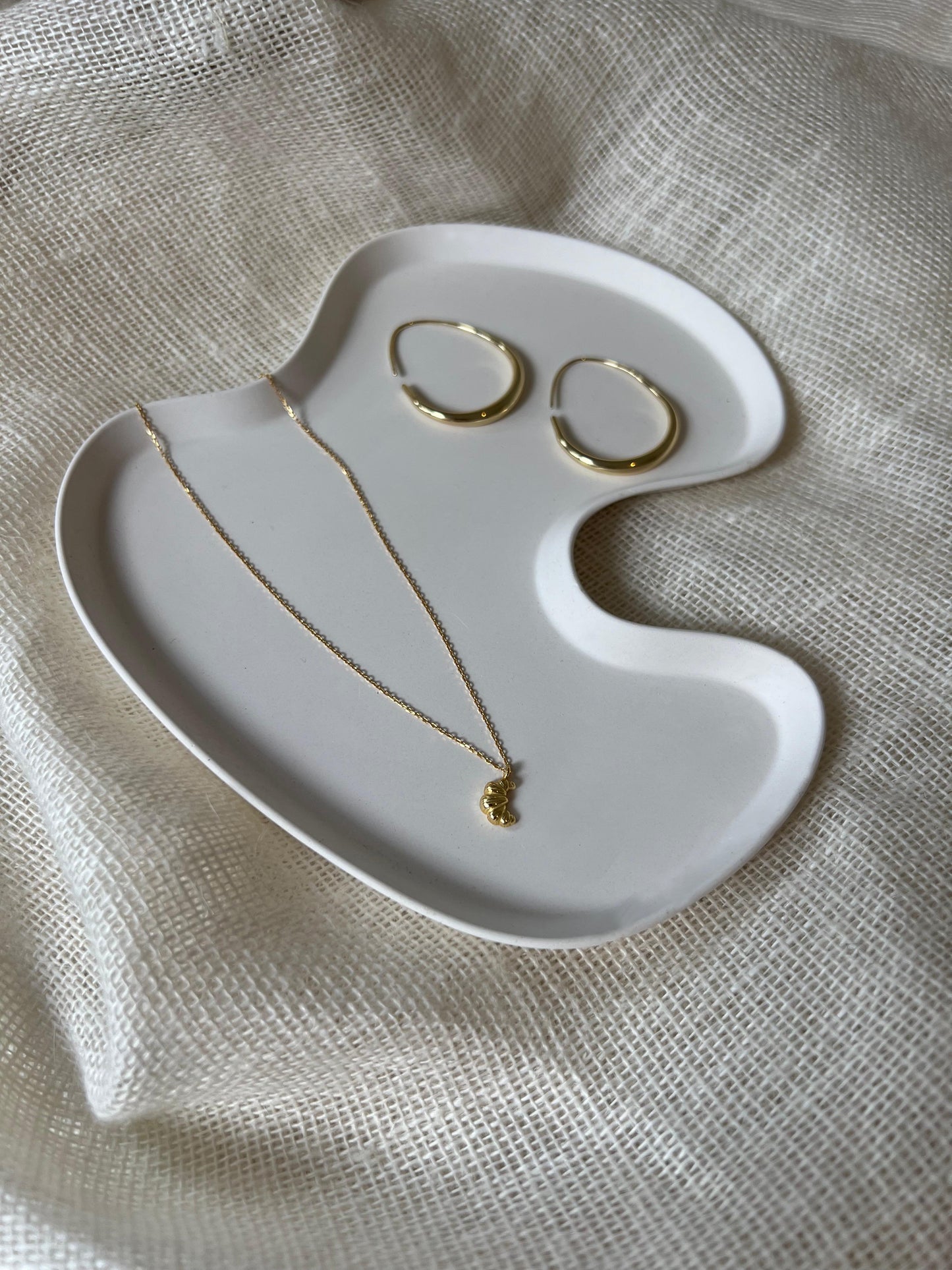 CROISSANT NECKLACE